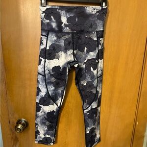 Zyia Active Blue Floral Pocket Light N Tight High-rise Capri 20” leggings